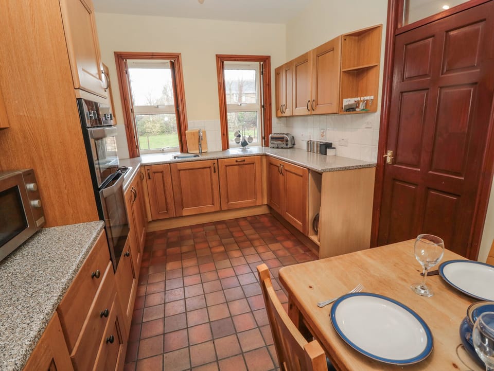 Cottage | Private kitchen | Fridge, dishwasher, electric kettle, toaster