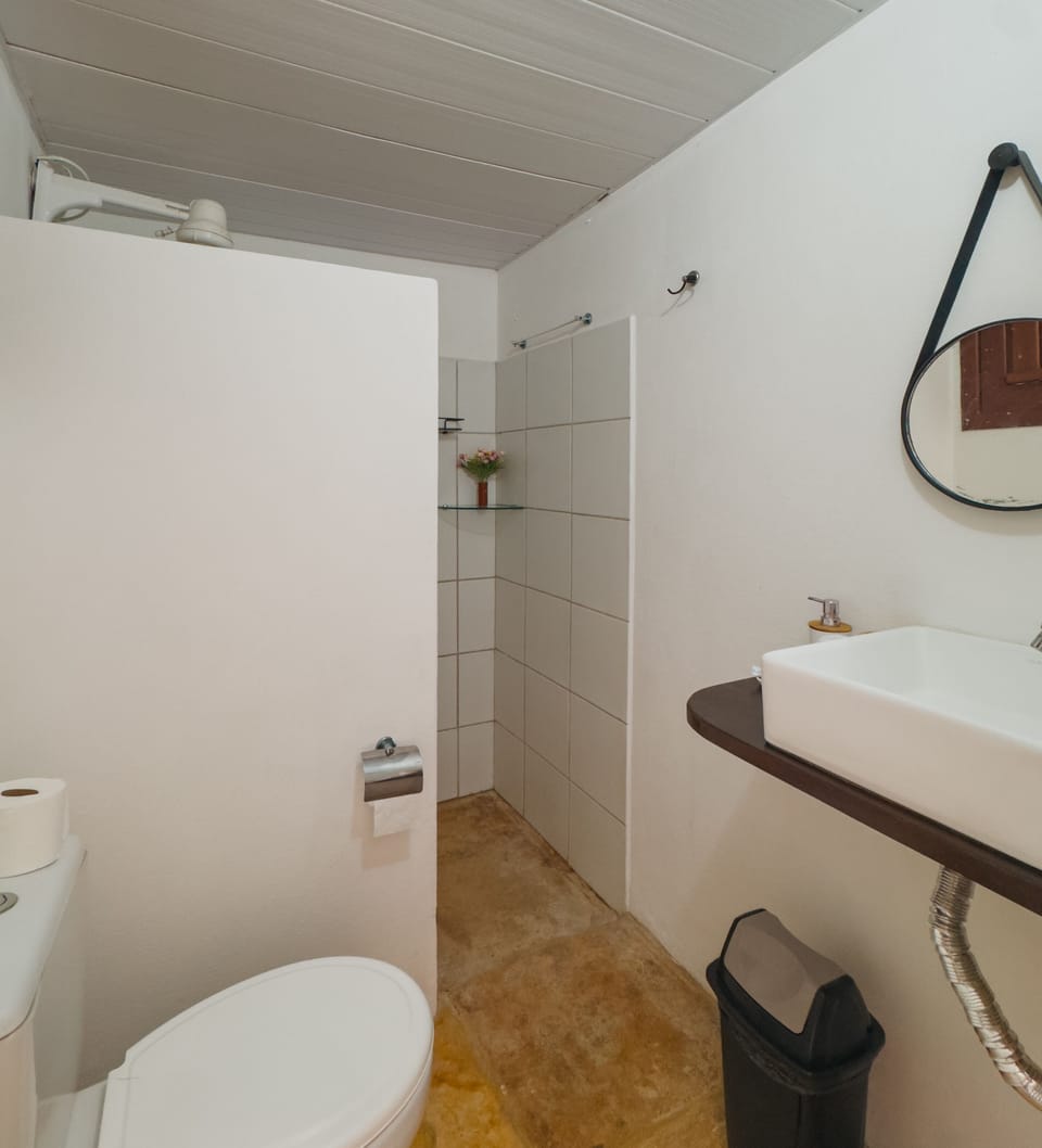 Deluxe Double Room, Lanai | Free WiFi, bed sheets