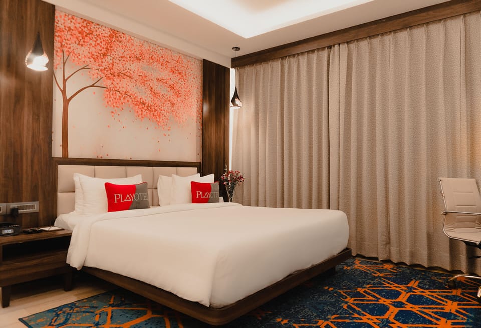 Premium Room | Premium bedding, in-room safe, desk, laptop workspace