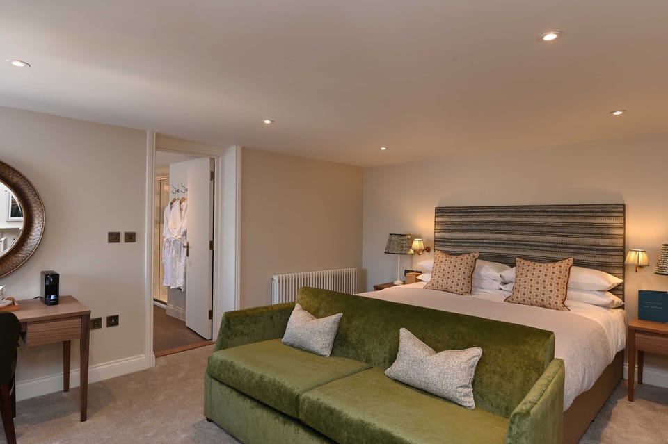 Deluxe Suite Room | Egyptian cotton sheets, premium bedding, down comforters, in-room safe