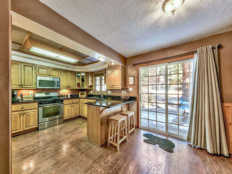 House, 2 Bedrooms | Private kitchen | Coffee/tea maker, fridge, oven, stovetop