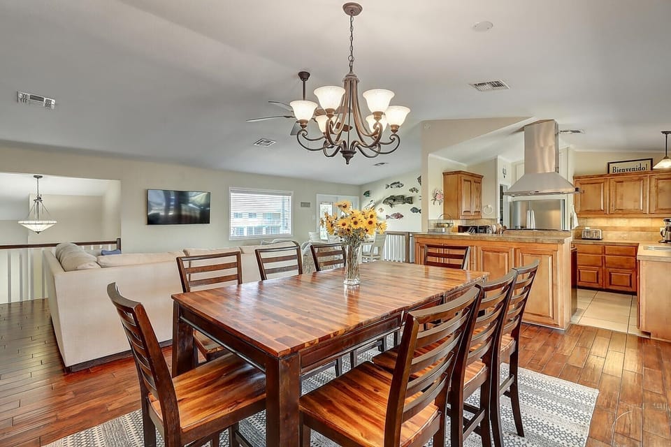 House, 4 Bedrooms | Private kitchen | Fridge, oven, coffee/tea maker, toaster