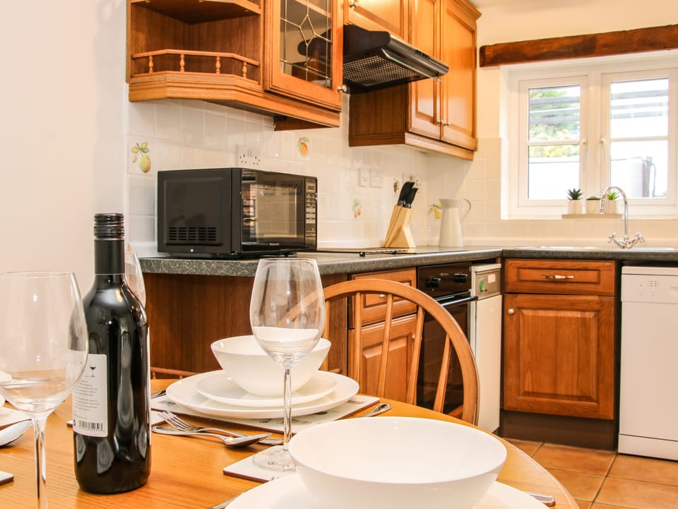 Cottage | Private kitchen | Fridge, microwave, dishwasher, electric kettle