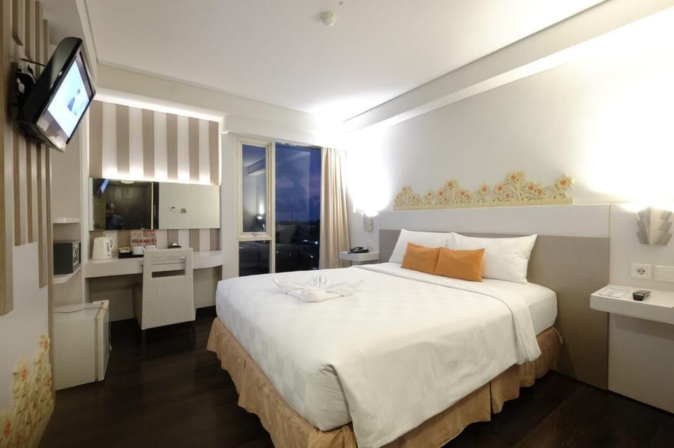 In-room safe, desk, blackout drapes, free WiFi