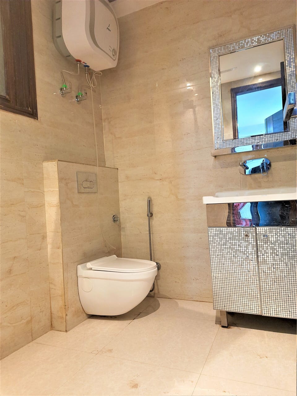 Family Quadruple Room | Bathroom | Shower, free toiletries, towels, soap