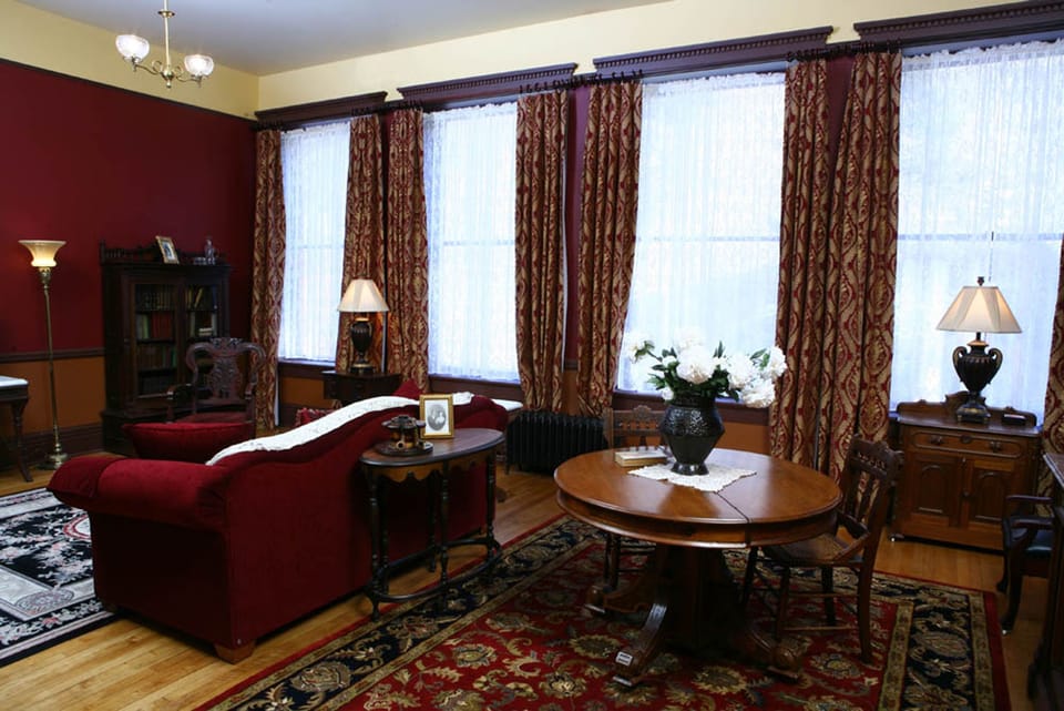 #7/8 Mason Suite | Living room | Flat-screen TV