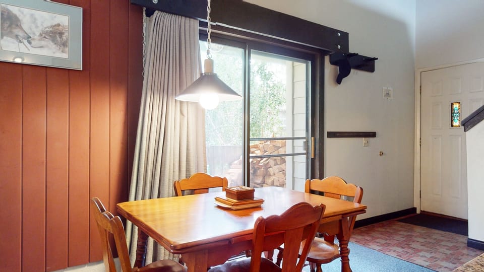 Studio | Dining