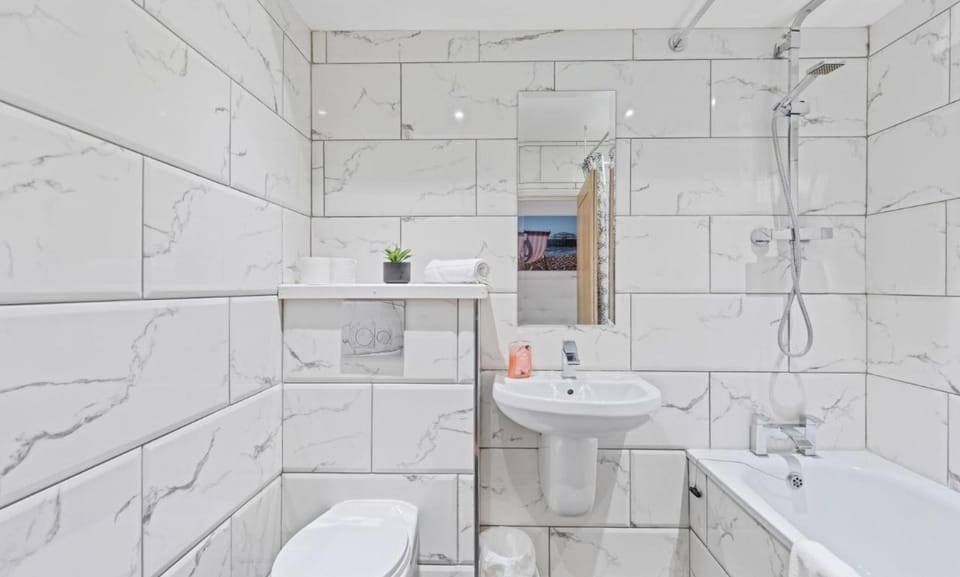 Urban Heights - two Bedroom two Bathroom Loft Style Apartment - Fast Wifi Apartment in Brighton