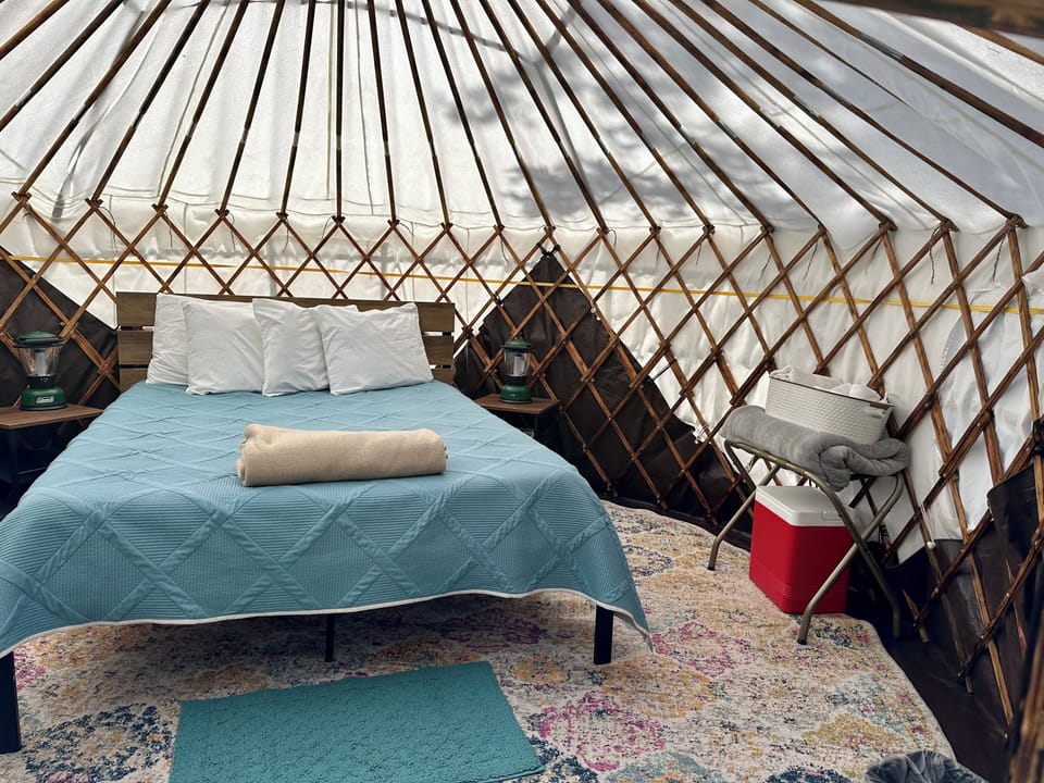 Deluxe Tent | Free WiFi, bed sheets