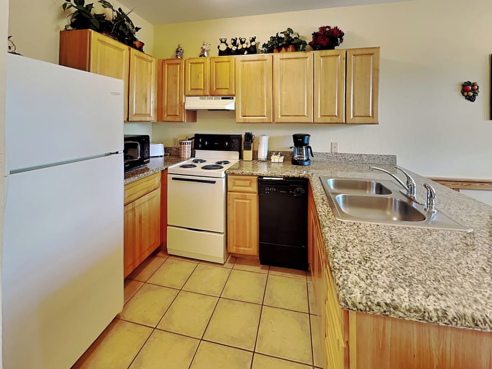 Condo (3 Bedrooms) | Property amenity