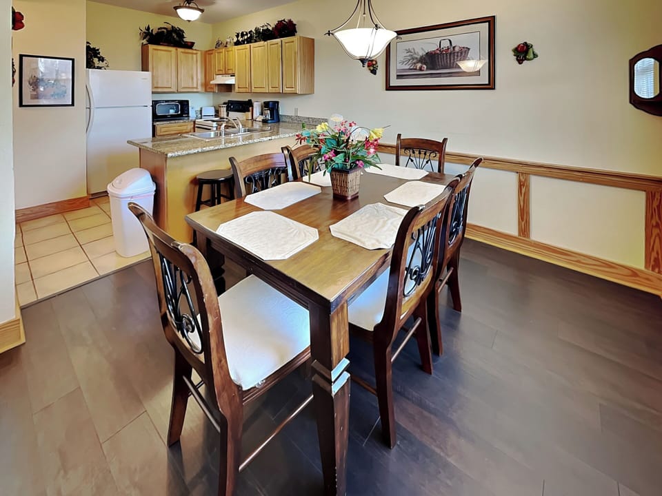 Condo (3 Bedrooms) | Property amenity