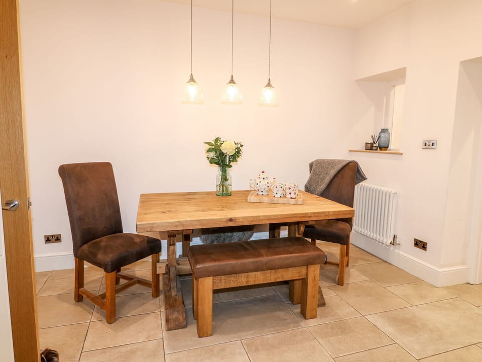 Cottage | Private kitchen | Fridge, dishwasher, electric kettle, toaster