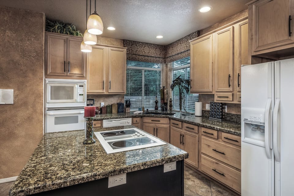Studio (3 Bedrooms) | Property amenity