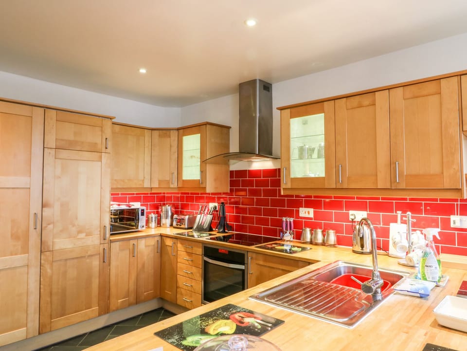 Cottage | Private kitchen | Fridge, dishwasher, electric kettle, toaster