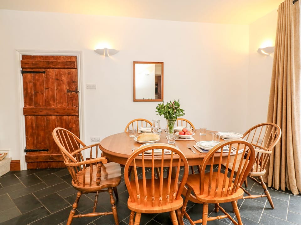 Cottage | Private kitchen | Fridge, dishwasher, electric kettle, toaster