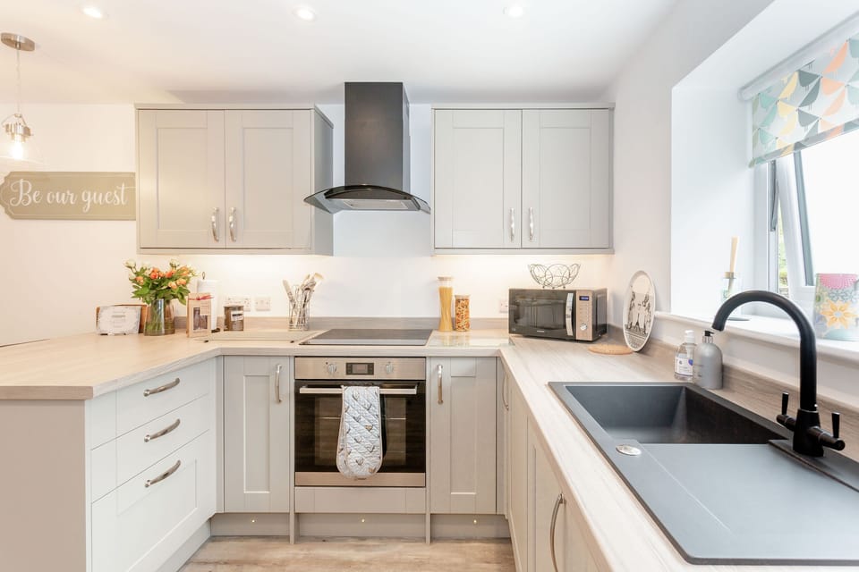 Cottage | Private kitchen | Fridge, dishwasher, electric kettle, toaster