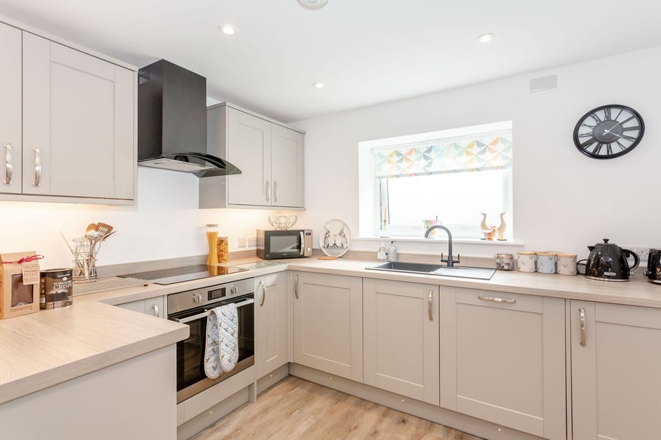 Cottage | Private kitchen | Fridge, dishwasher, electric kettle, toaster