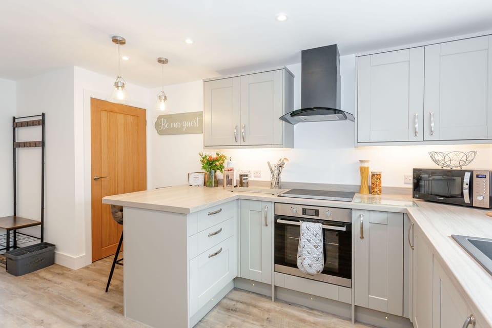 Cottage | Private kitchen | Fridge, dishwasher, electric kettle, toaster