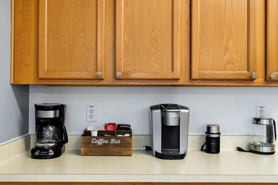 Family House, 5 Bedrooms | Private kitchen | Fridge, microwave, oven, stovetop