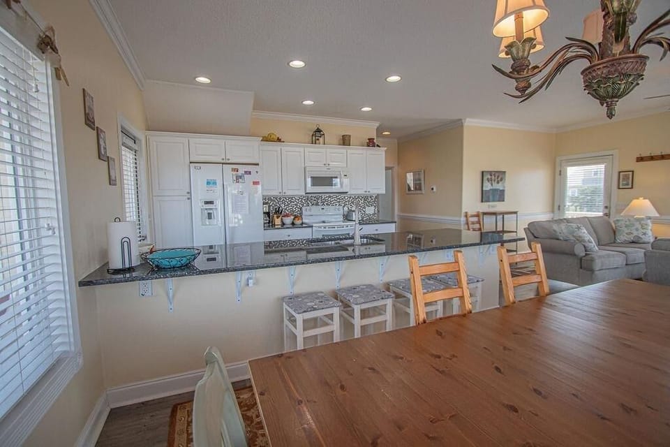 House, 5 Bedrooms | Private kitchen | Coffee/tea maker, fridge, oven, toaster
