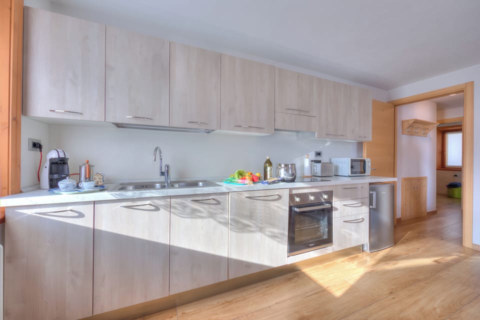 Family Apartment, 1 Bedroom, Microwave (Fiocco Di Neve Ski in- Ski out 10m) | Private kitchen | Microwave, oven, stovetop, dishwasher