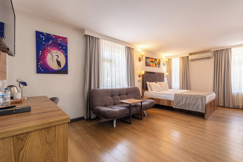 Superior Double Room | In-room safe, soundproofing, WiFi (free), bed sheets