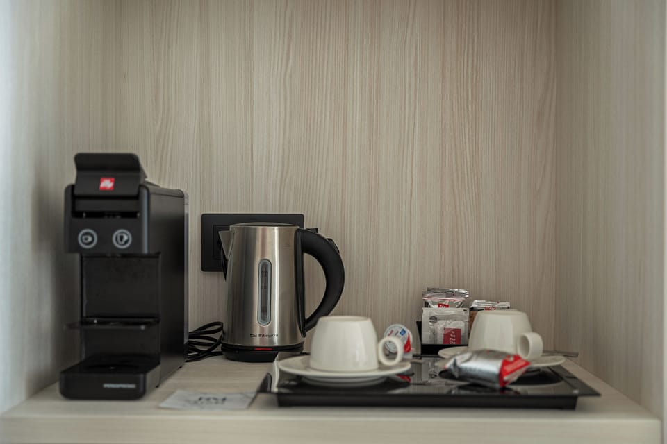 Superior Suite with Sea Views | Coffee and/or coffee maker