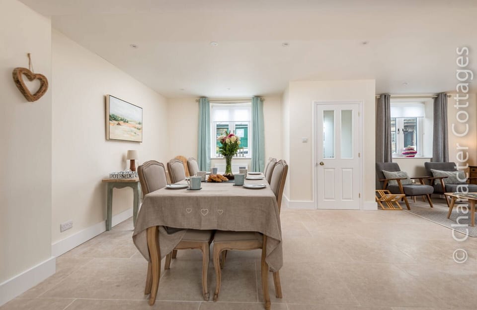 Cottage | Interior