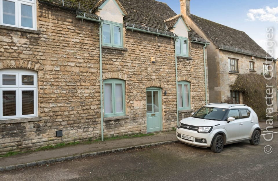 Wall Cottage Cottage in West Oxfordshire District