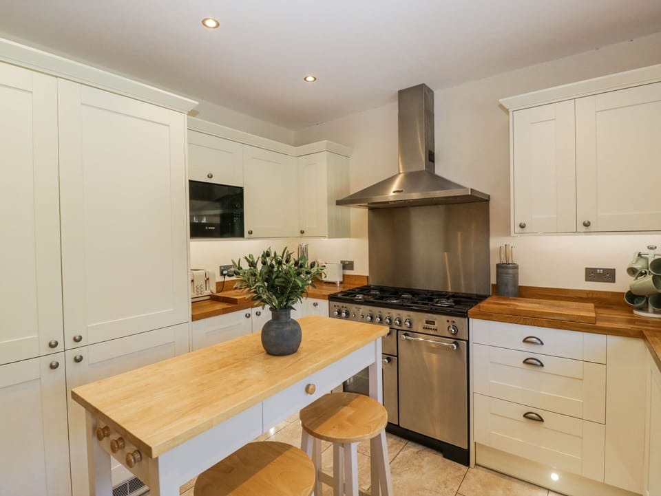 Fridge, dishwasher, electric kettle, toaster