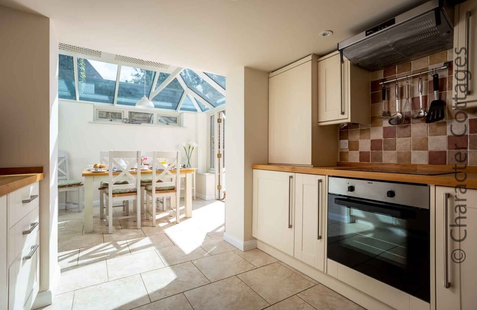 Cottage | Private kitchen | Fridge, microwave, dishwasher, electric kettle