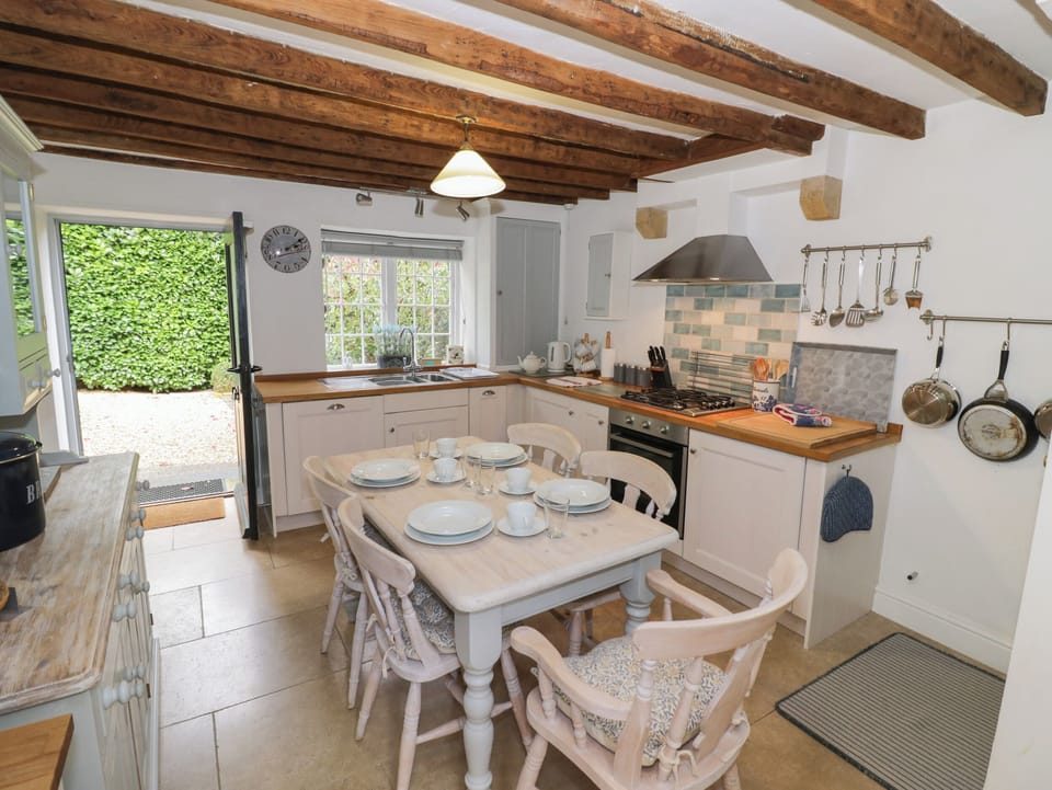 Cottage | Private kitchen | Fridge, dishwasher, electric kettle, toaster