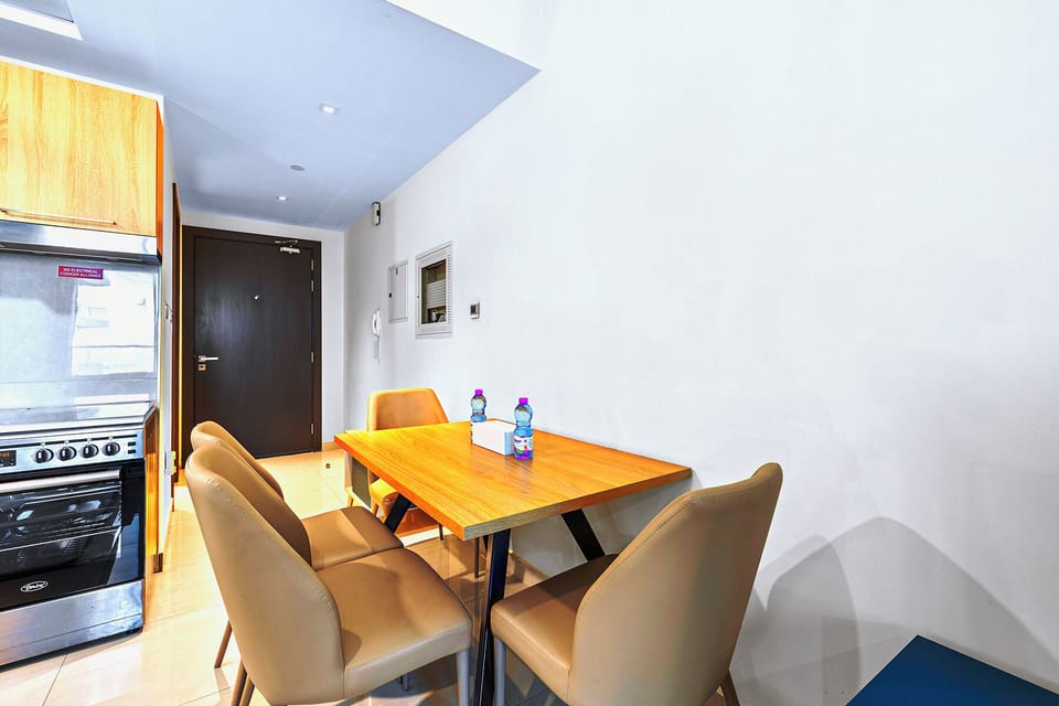 Studio with Kitchen & Balcony | In-room safe, individually decorated, individually furnished