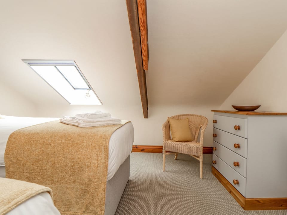 Cottage | 3 bedrooms, WiFi (free), individually decorated, individually furnished