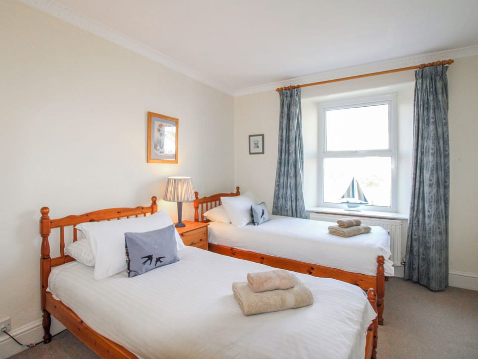 Cottage | 4 bedrooms, individually decorated, individually furnished, free WiFi