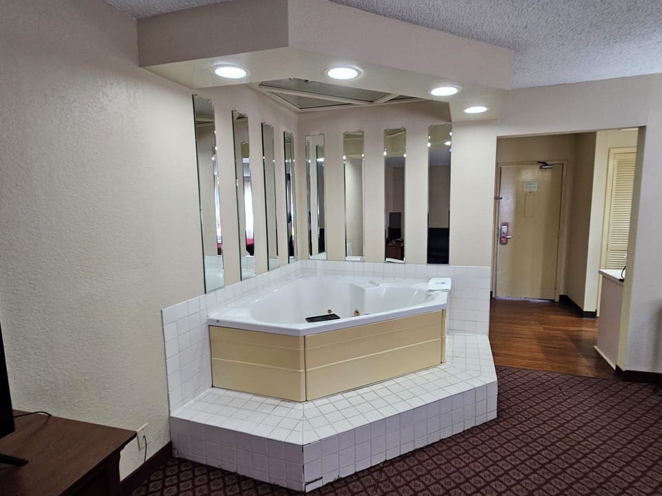 Room, 1 King Bed, Jetted Tub | Desk, blackout drapes, iron/ironing board, free WiFi