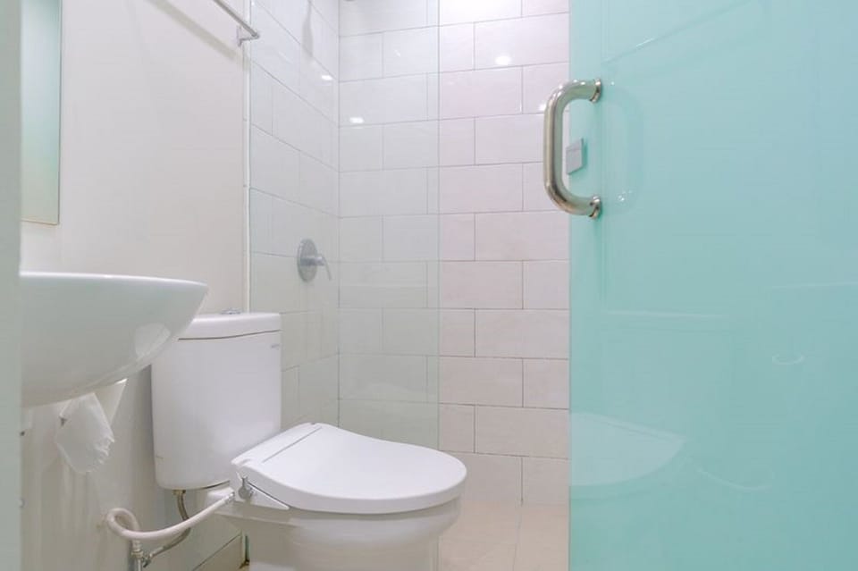 Shower, towels