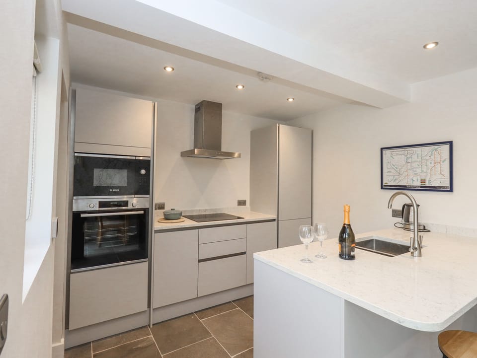 Cottage | Private kitchen | Fridge, dishwasher, electric kettle, toaster
