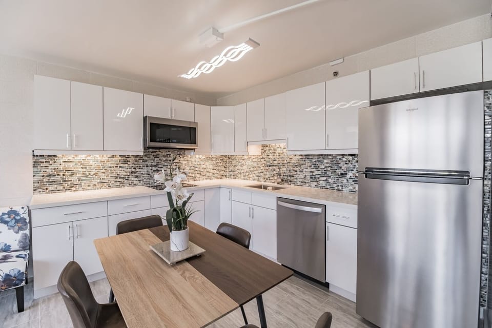 Condo, 1 Bedroom | Private kitchen | Fridge, oven, coffee/tea maker, toaster