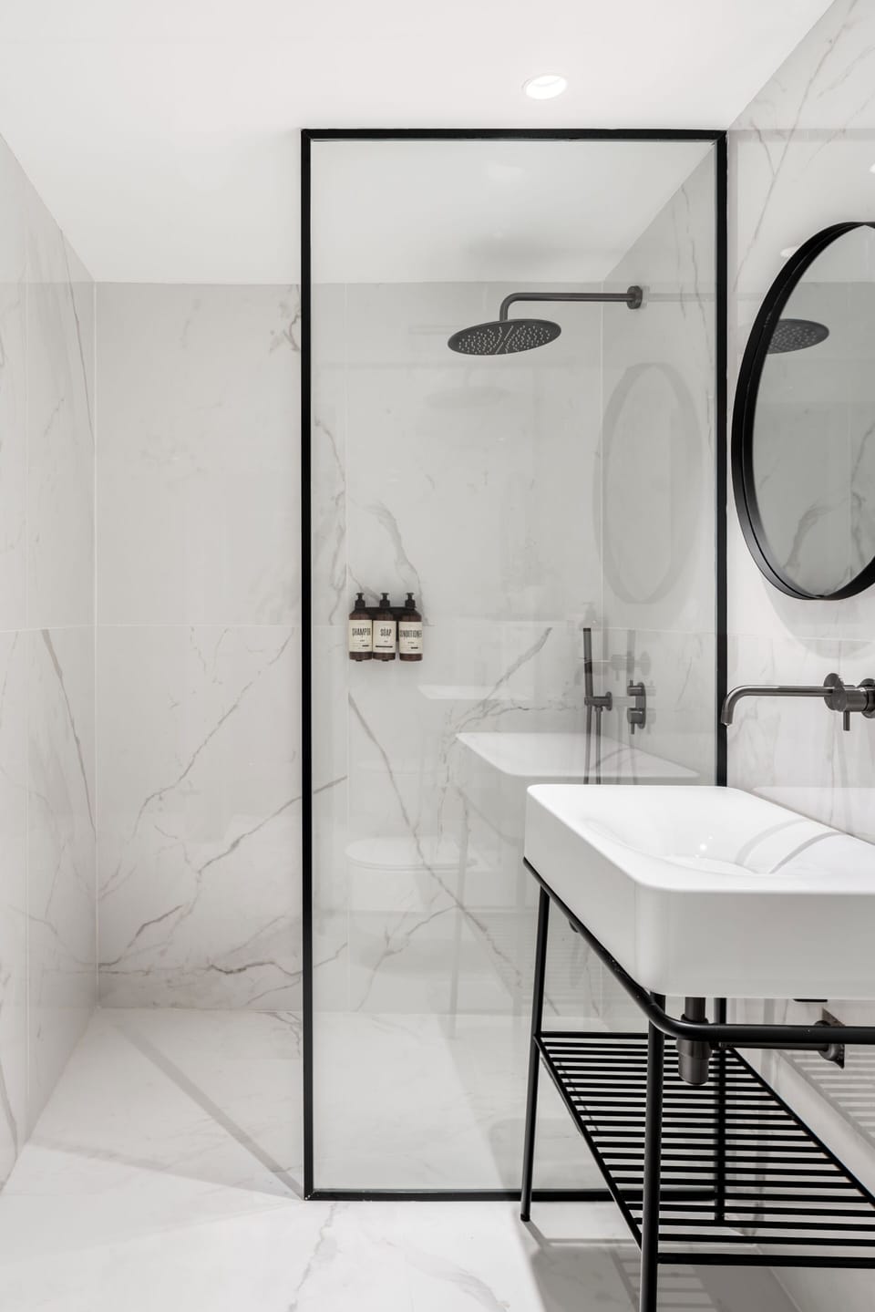 Suite With Balcony | Bathroom | Free toiletries, hair dryer, towels, soap
