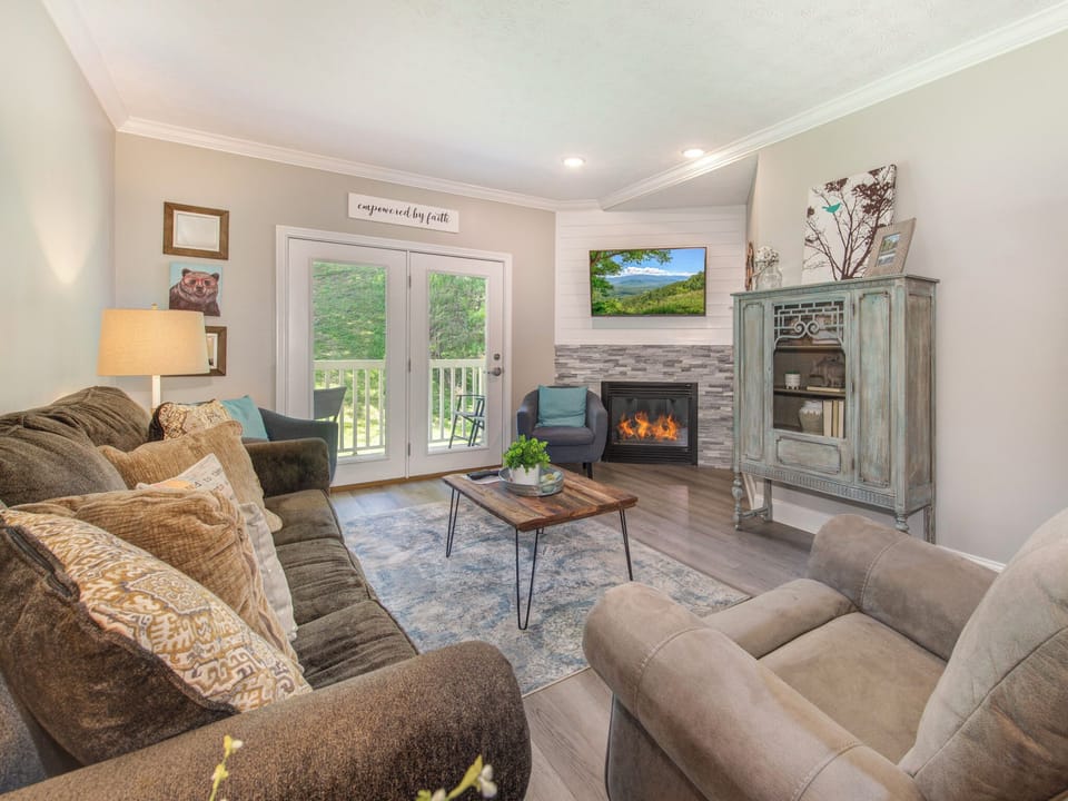 Condo (2 Bedrooms) | Front of property