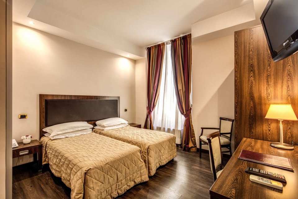 Double Room | In-room safe, desk, soundproofing, iron/ironing board (on request)