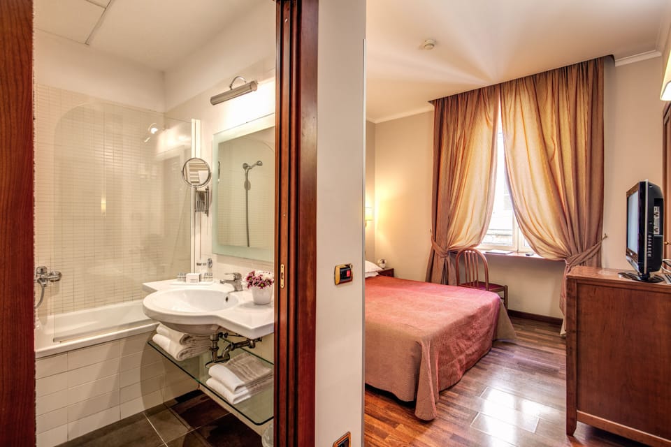 Economy Double Room | In-room safe, desk, soundproofing, iron/ironing board (on request)