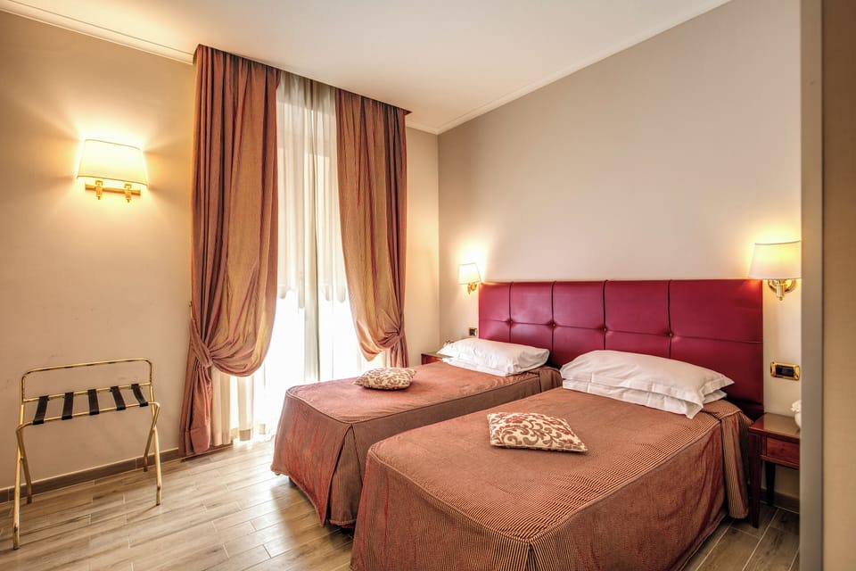 Double Room | In-room safe, desk, soundproofing, iron/ironing board