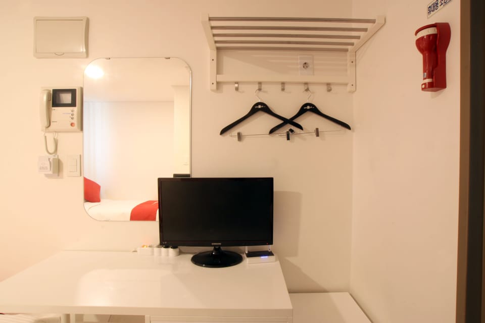 Double Room | Desk, soundproofing, free WiFi, bed sheets