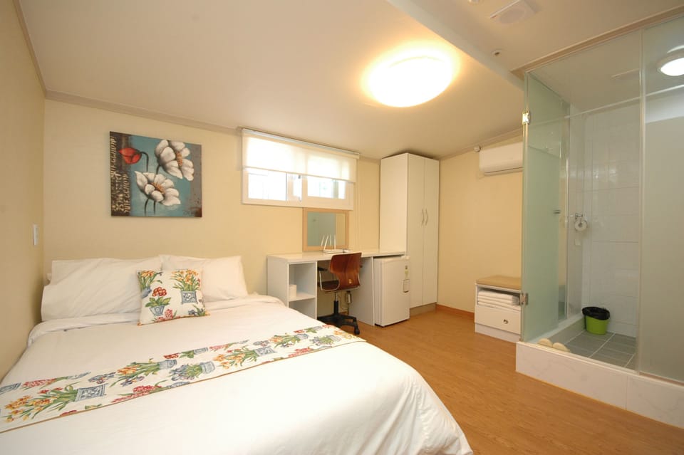 Desk, iron/ironing board, free WiFi