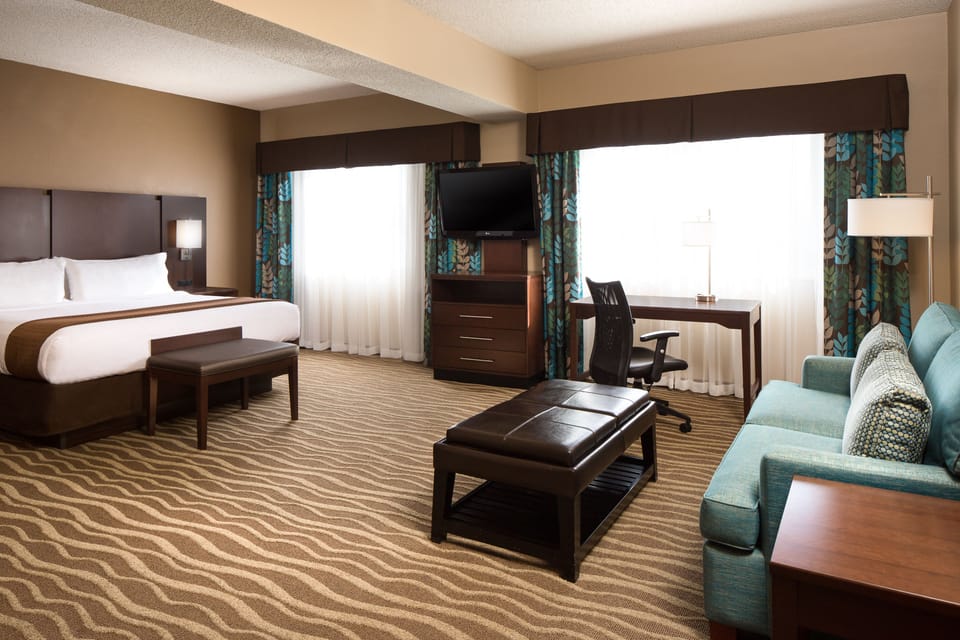 Premium bedding, in-room safe, desk, blackout drapes