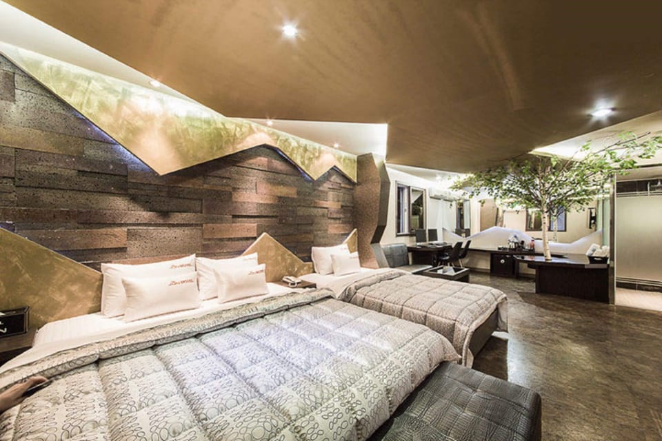 Suite | Premium bedding, Select Comfort beds, free minibar