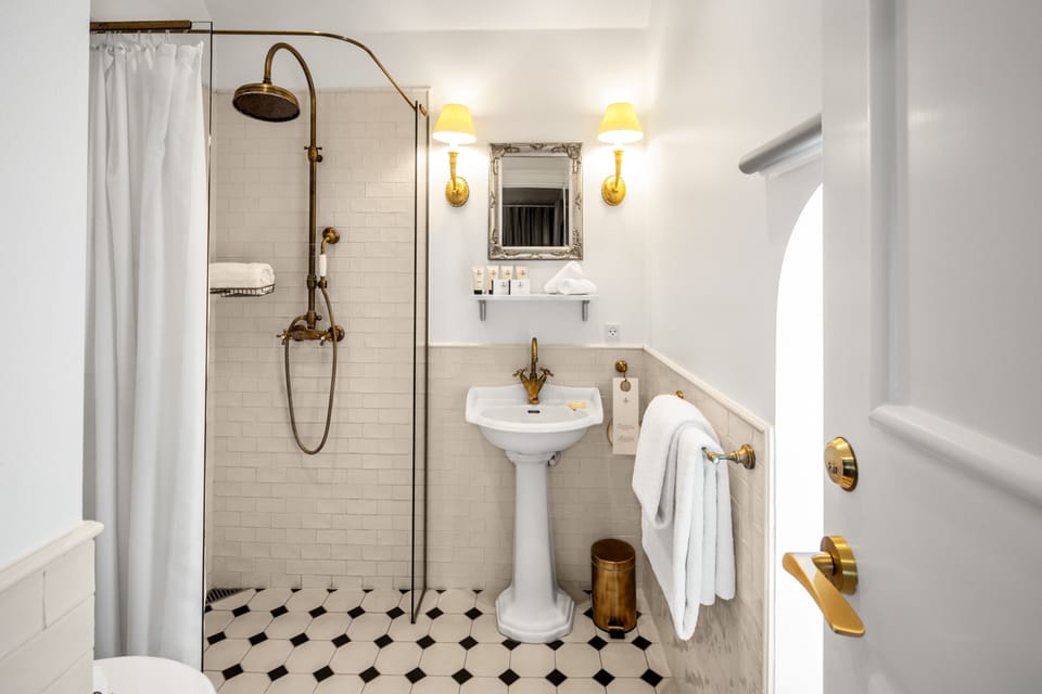 Standard Double Room, Annex Building | Bathroom | Shower, designer toiletries, hair dryer, towels