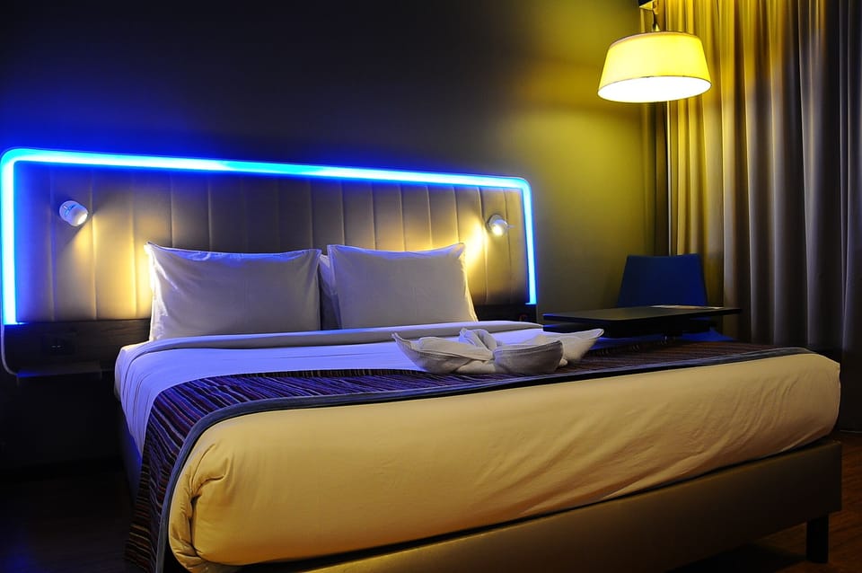 Deluxe Room | In-room safe, desk, iron/ironing board, free WiFi
